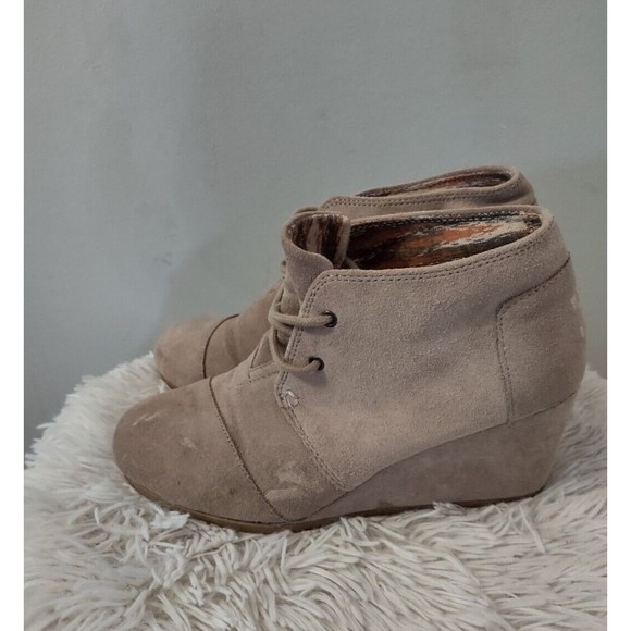 TOMS Wedge Booties Size 8 Womens Tan Suede Comfort Lace up Ankle Boot Leather - Picture 2 of 9